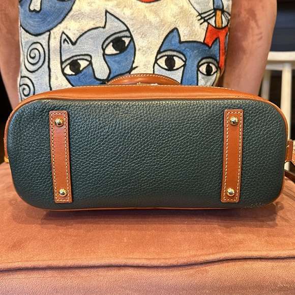 Vintage Dooney & Bourke with red interior - Picture 3 of 9